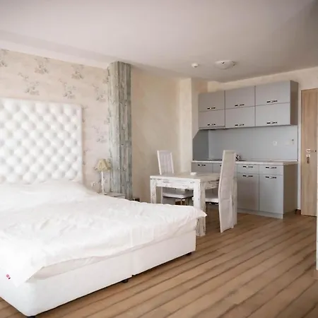 семеен прованс 호텔 아헬로이