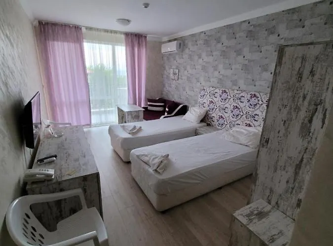 מלון семеен прованс