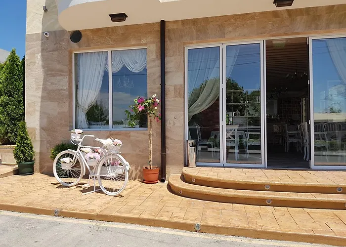 семеен прованс 3* אהלוי