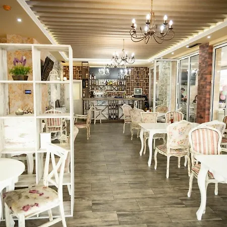 семеен прованс 酒店 阿赫洛伊
